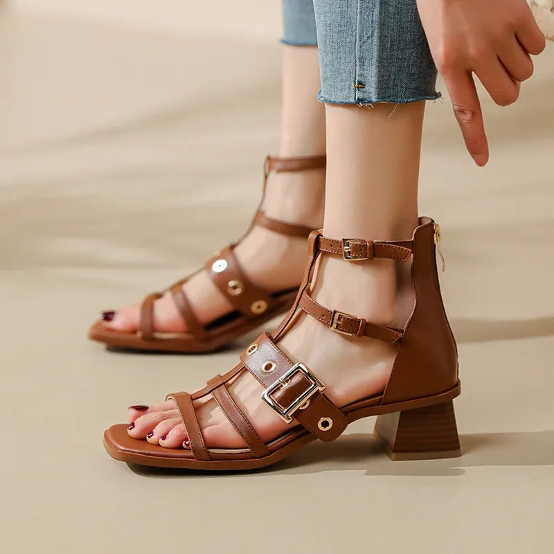 Sandalias vintage con tacón alto y puntera cuadrada - Zura