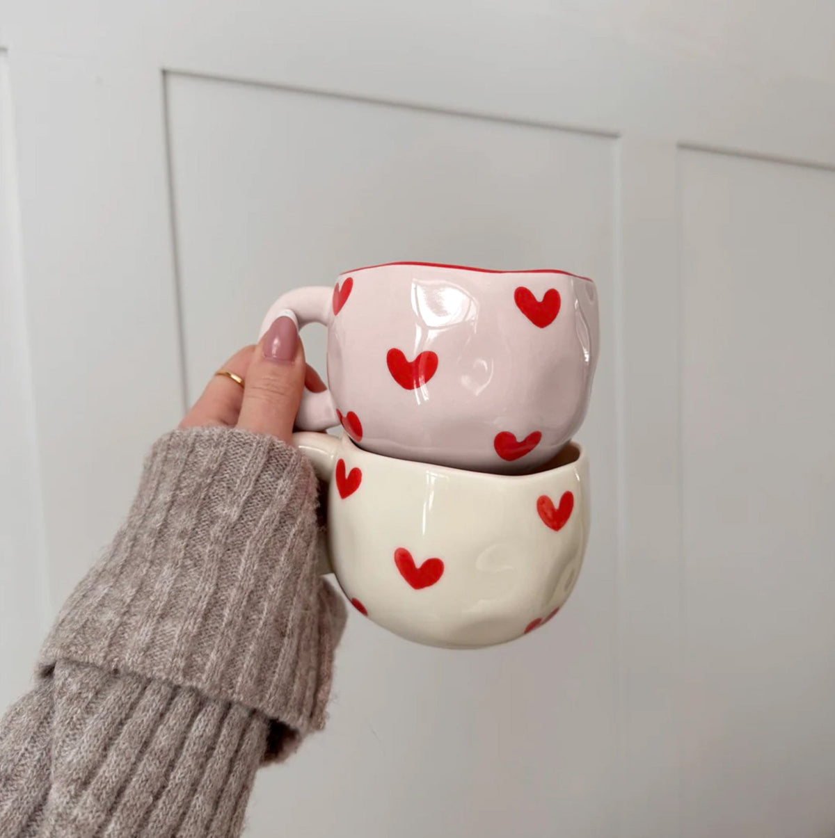 Taza de cerámica para hogar motivo corazones