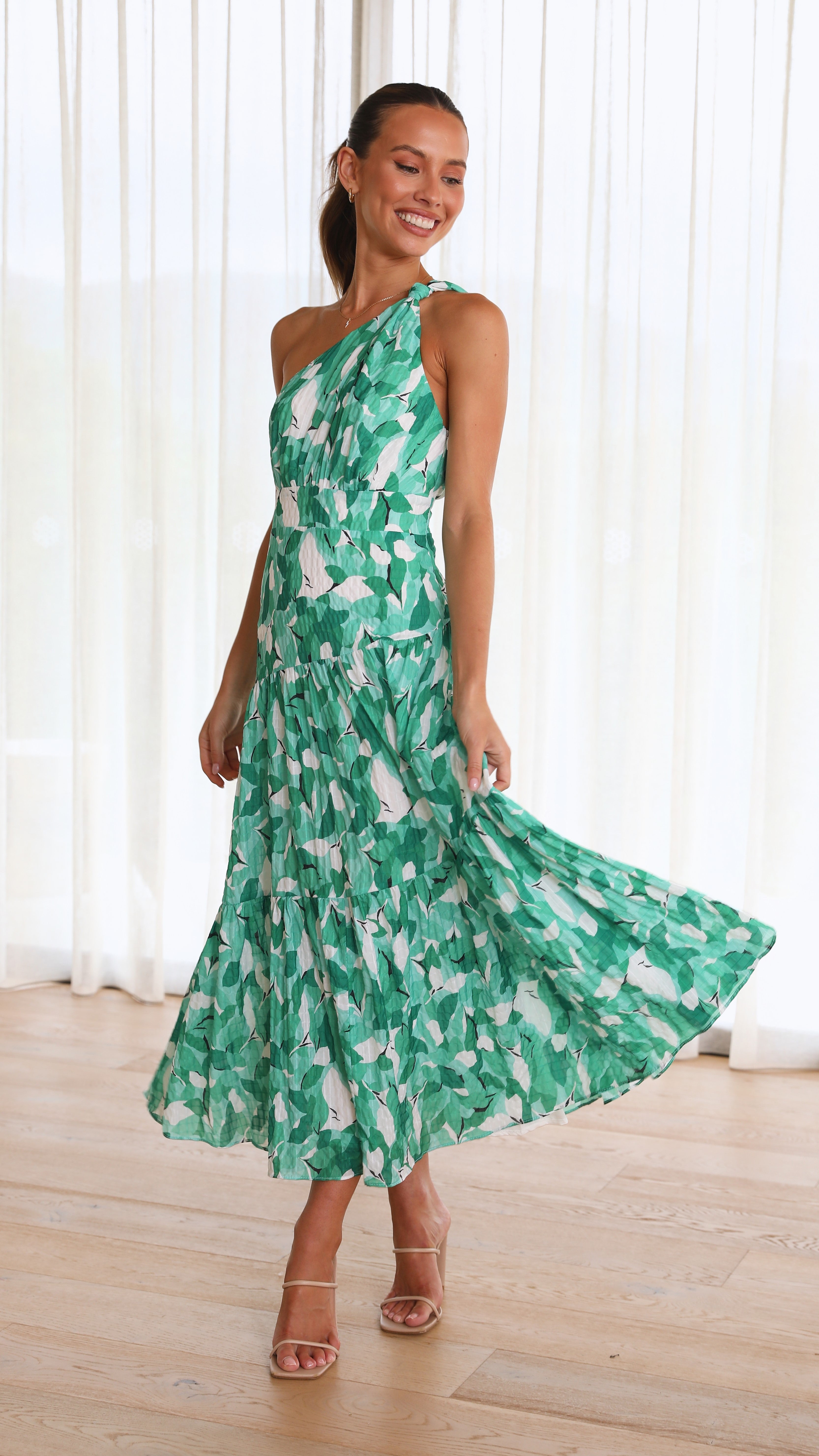 Cory - Vestido de un solo hombro con estampado floral