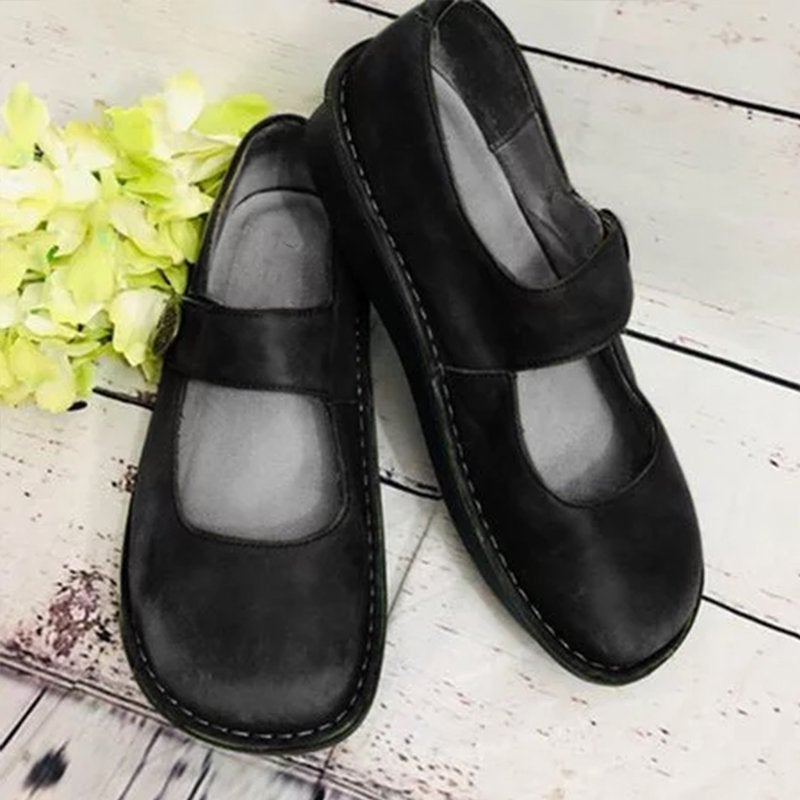 Elegantes zapatos de mujer con adornos