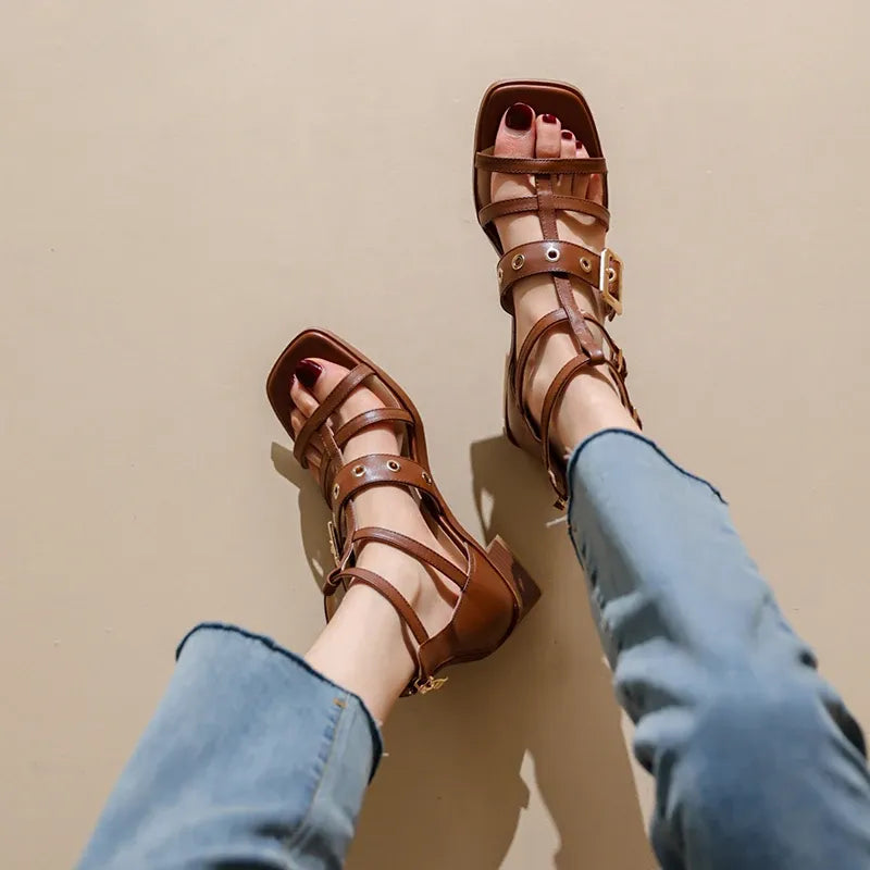 Sandalias vintage con tacón alto y puntera cuadrada - Zura