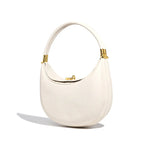 Bolso tipo media luna de piel vegana con herrajes dorados - Yuna
