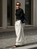 Elegante falda de corte en H con un diseño sencillo y refinado, perfecta para un look clásico y sofisticado