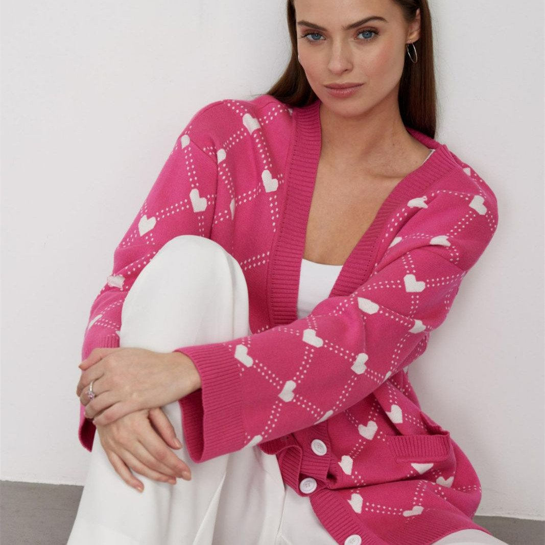 Cárdigan femenino de punto con botones y estampado de corazones - Leeni