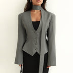 Blazer escote en V con pañuelo - Miranda