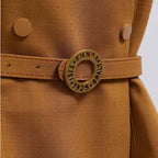 Chaqueta peplum con un llamativo cuello y diseño ceñido a la cintura - Gemma