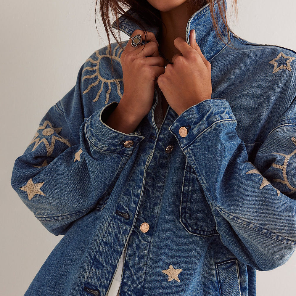 Chaqueta denim bordado celestial para mujer - Brunhilda