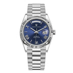 Reloj analógico clásico con brazalete metálico premium
