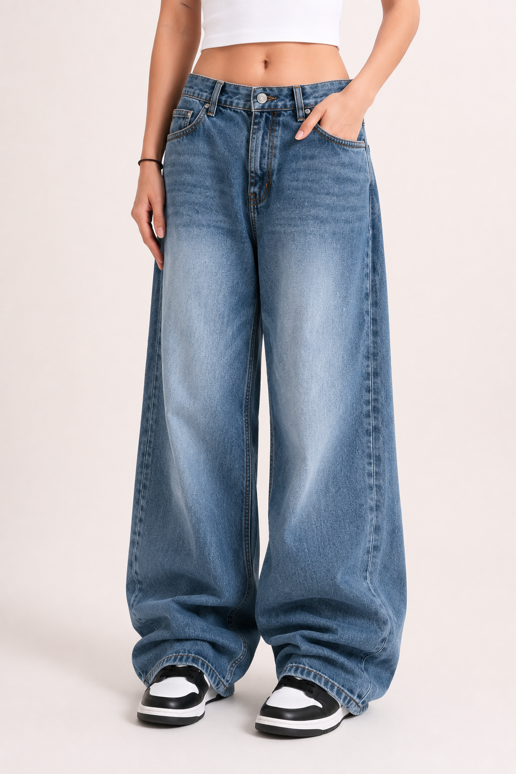 Baggy jeans mujer de pierna ancha con lavado claro y bajo largo - Helga