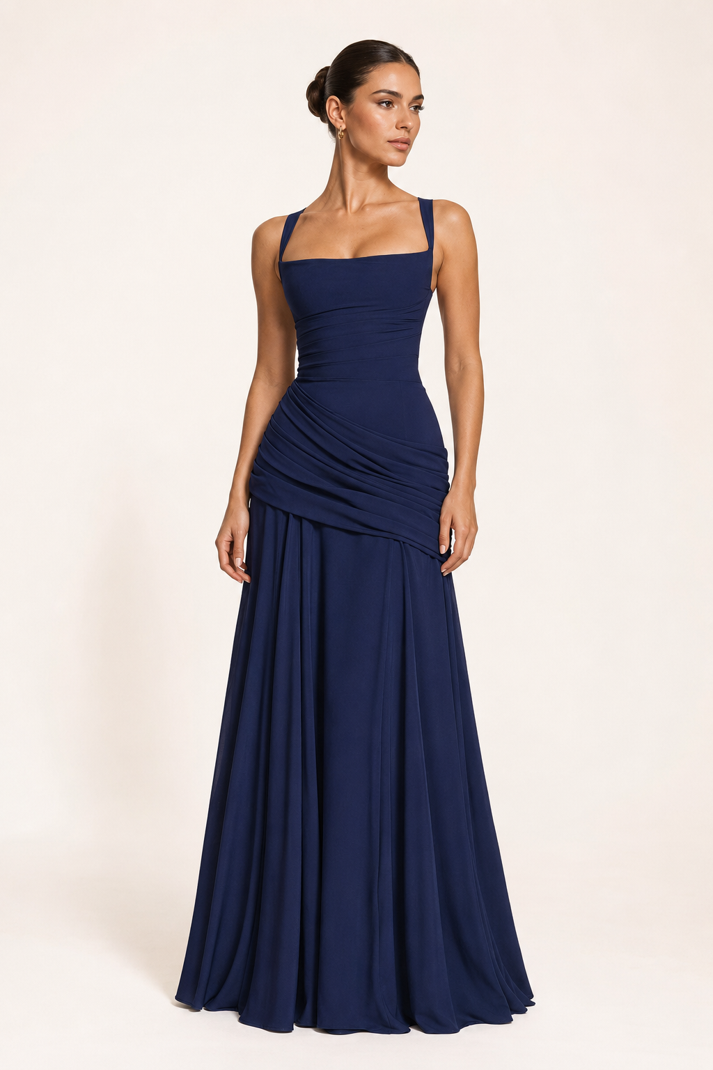 Vestido invitada de boda largo con escote cuadrado y falda drapeada - Adelheid