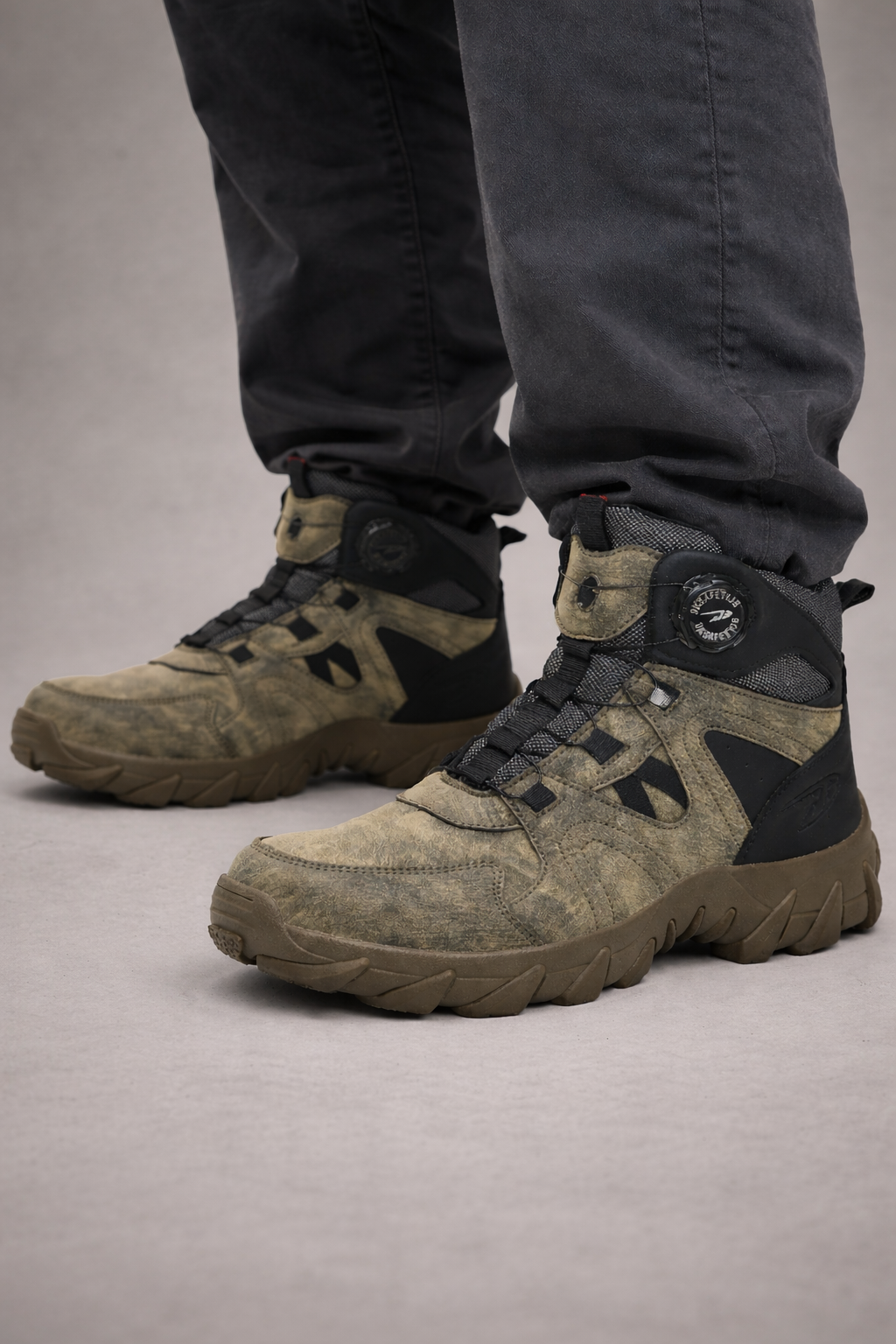 Botas outdoor para hombre con caña media y suela antideslizante - Arved
