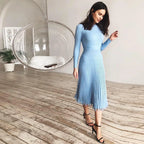 Elise - Vestido midi de punto elástico con bajo acampanado