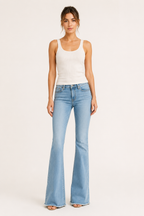 Jeans flare de mujer de cintura alta con bajo deshilachado - Anika