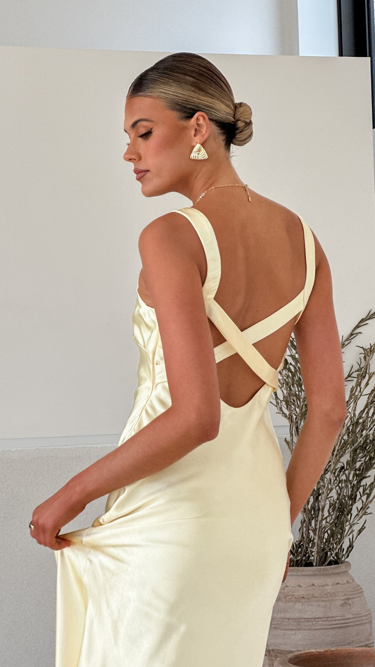 Vestido largo satinado con escote en V para mujer - Alondra