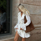 Alondra Fashion Vestido de manga larga plisada con cuello en V y volantes