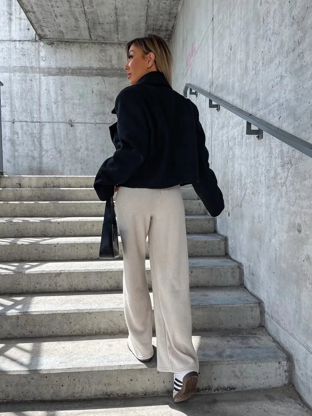 Abrigo corto de mujer con solapas y corte oversize - Annika