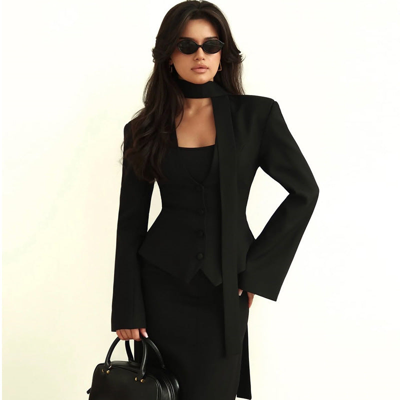 Blazer escote en V con pañuelo - Miranda