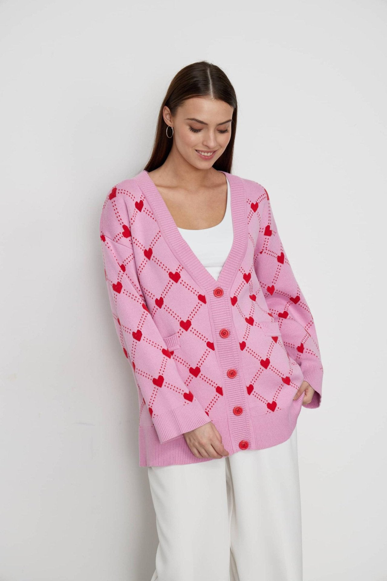 Cárdigan femenino de punto con botones y estampado de corazones - Leeni