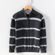 Gris oscuro