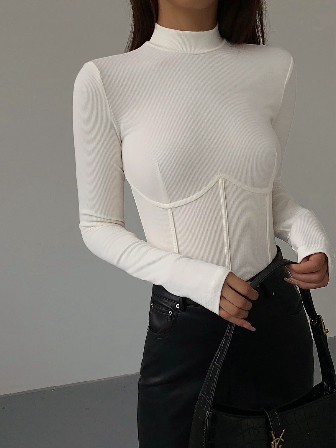 Top de cuello alto con manga larga y detalle corsé - Annelie