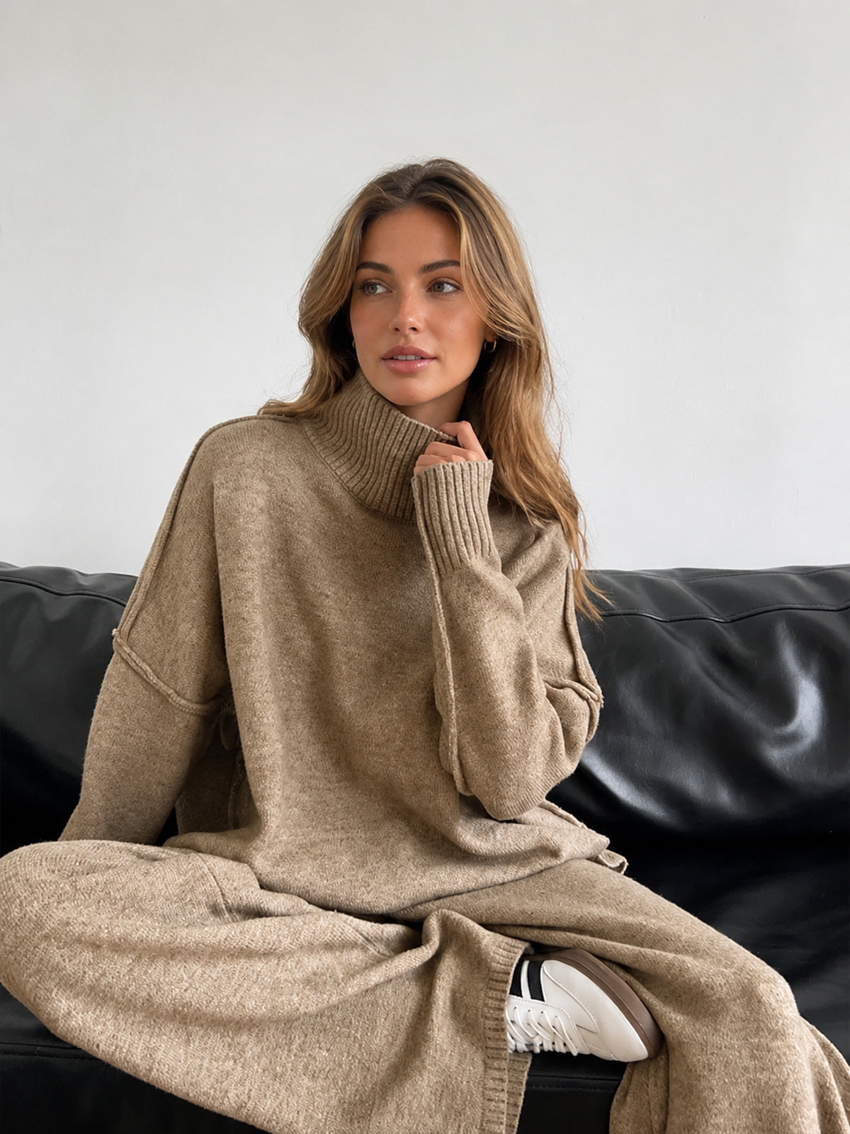 Conjunto de punto para mujer con jersey de cuello alto y pantalón ancho - Elske