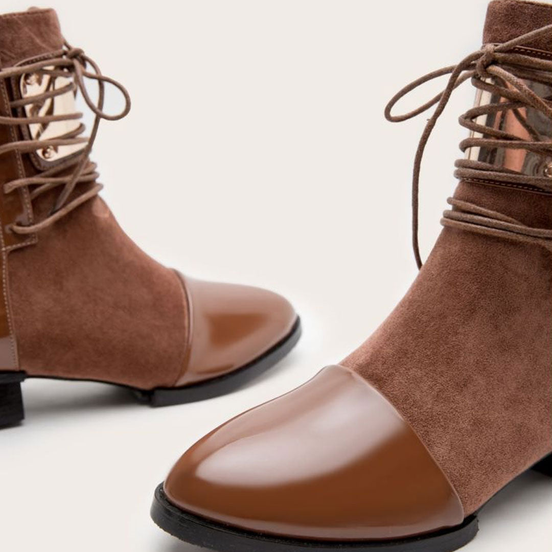 Anny - Botines de piel sintética con cordones y detalles metálicos en contraste