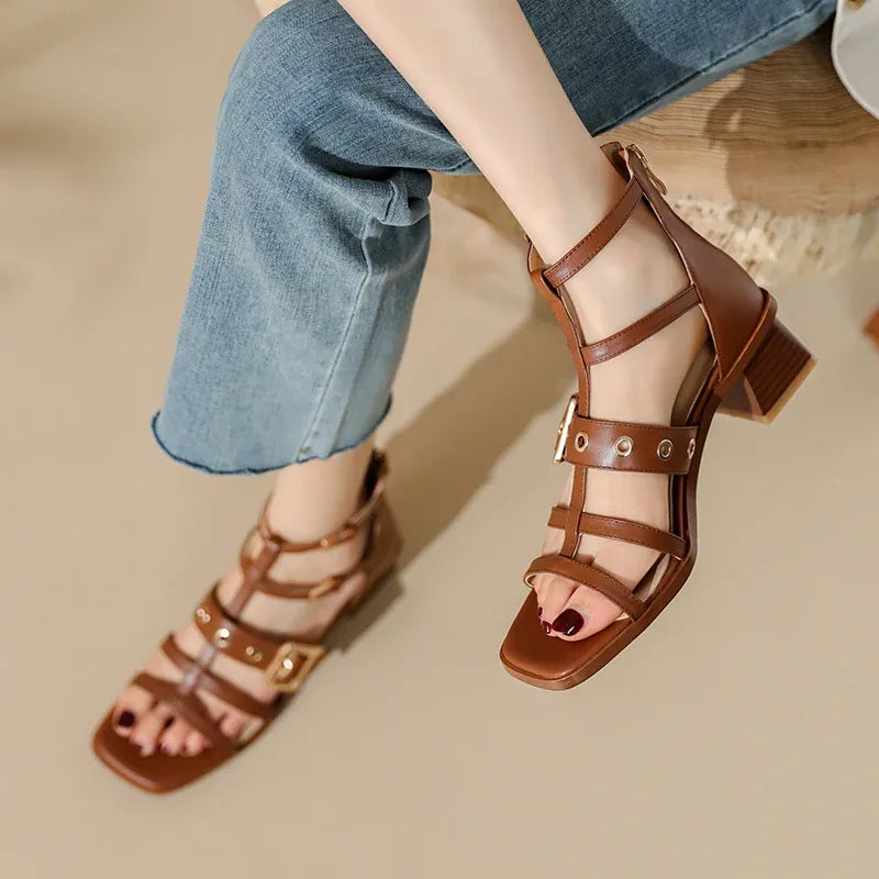 Sandalias vintage con tacón alto y puntera cuadrada - Zura