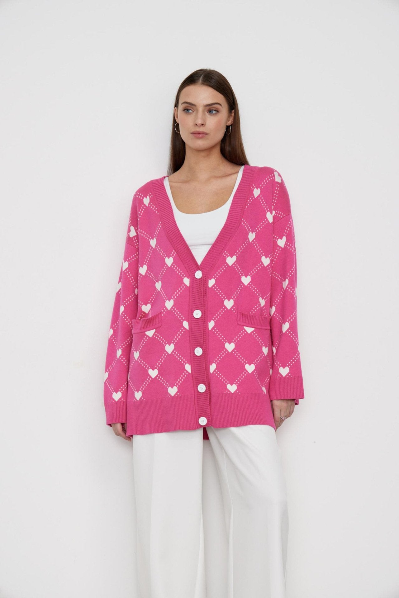 Cárdigan femenino de punto con botones y estampado de corazones - Leeni