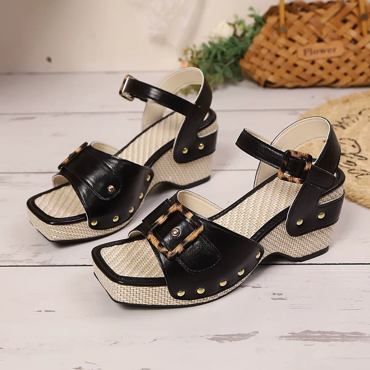 Sandalias para mujer de plataforma con hebilla decorativa - Renata