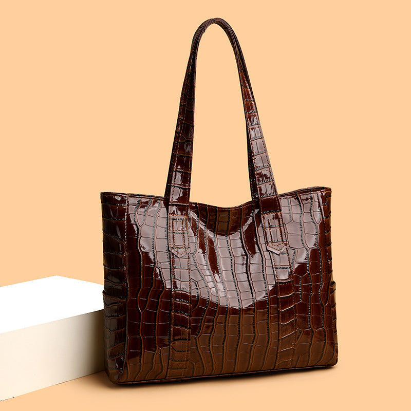 Bolsa tote femenina de acabado texturizado elegante