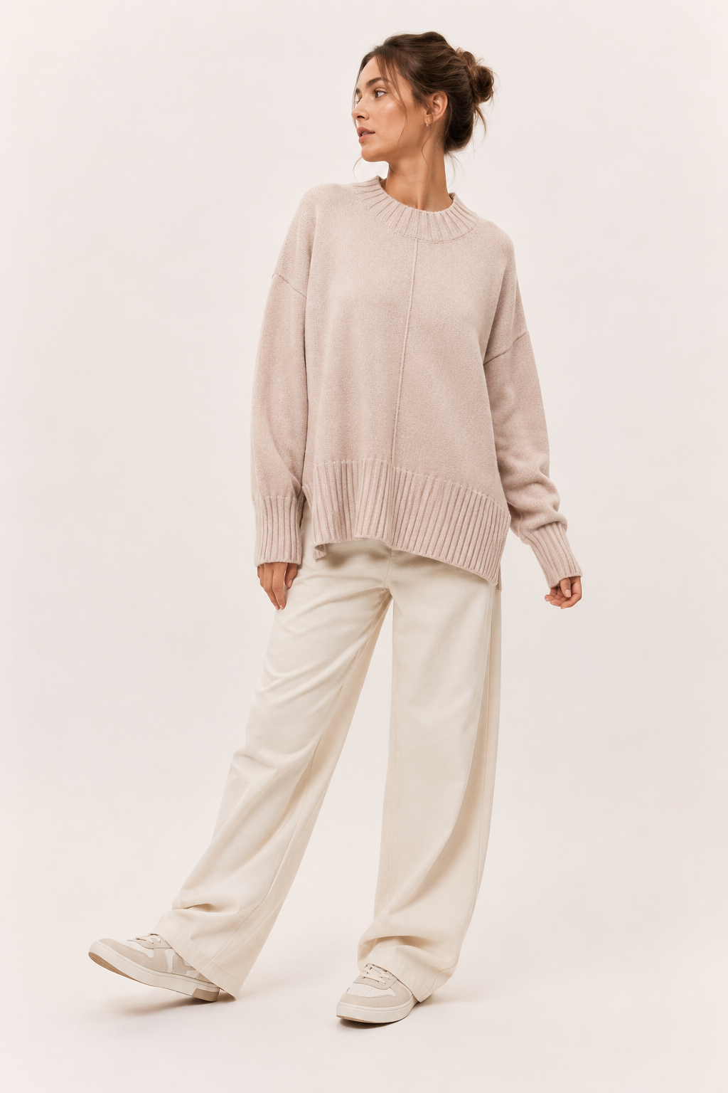 Jersey de mujer oversize con cuello alto corto y bajo asimétrico - Greta