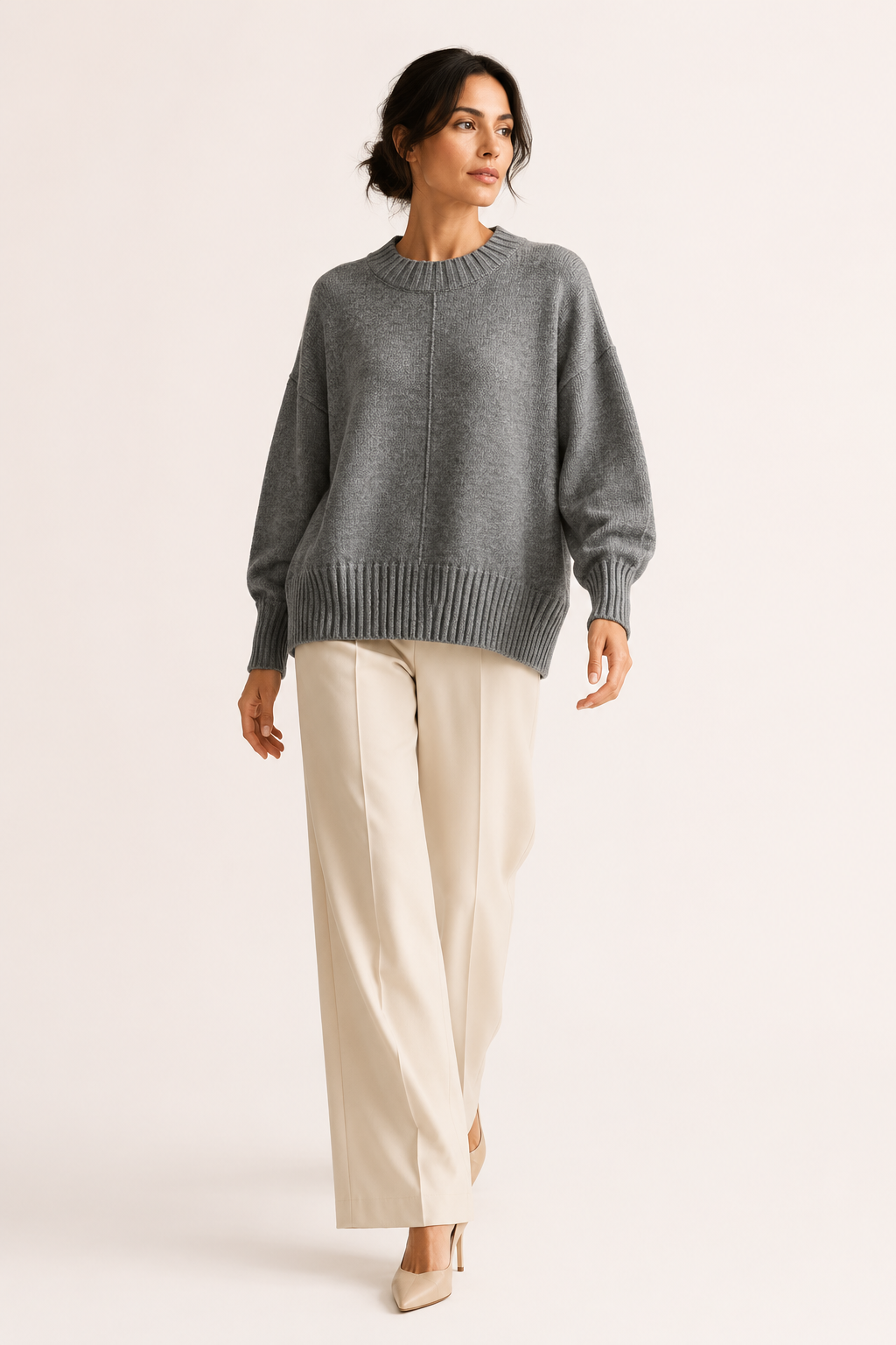 Jersey de mujer oversize con cuello alto corto y bajo asimétrico - Greta