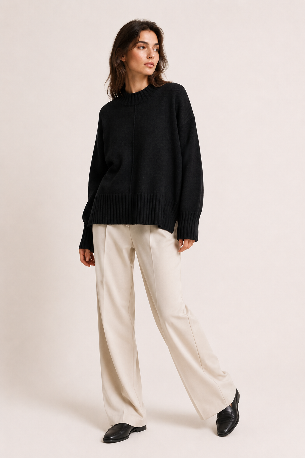 Jersey de mujer oversize con cuello alto corto y bajo asimétrico - Greta