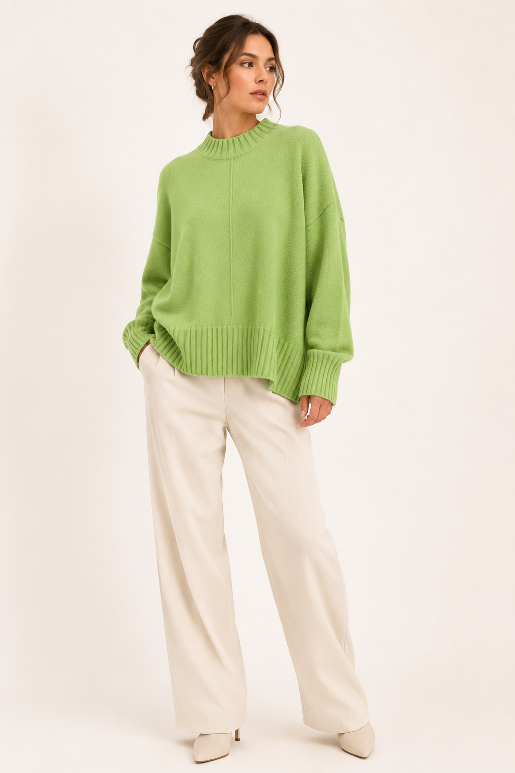 Jersey de mujer oversize con cuello alto corto y bajo asimétrico - Greta
