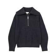Gris oscuro