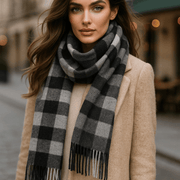 Gris oscuro