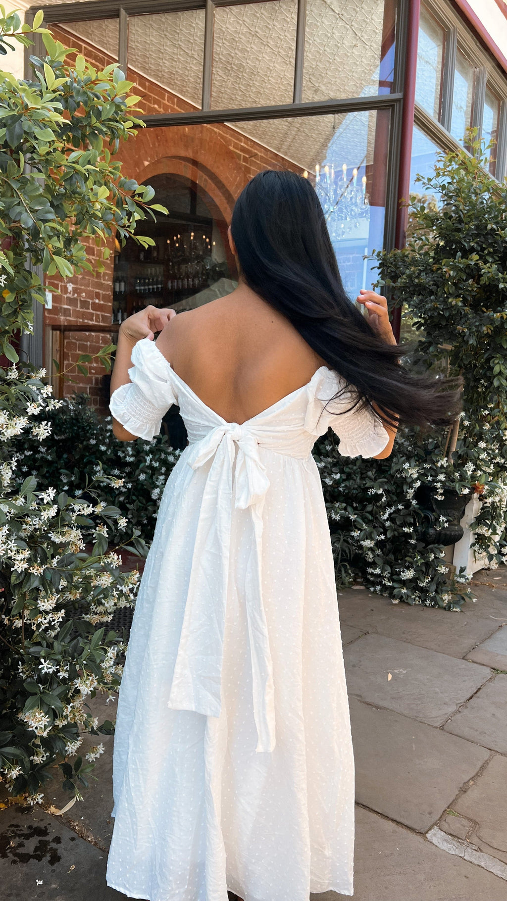 Vestido midi blanco con hombros descubiertos para mujer - Renata
