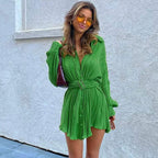 Aurora - Minivestido plisado con cuello oversize y cinturón