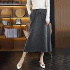 Falda de invierno de lana con corte ceñido, cálida y refinada ideal para un look elegante y cómodo en los días fríos